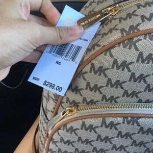 Michael Kors Bags - NWT Micheal Kors medium abbey bag Michael Kors Bags - NWT Micheal Kors medium abbey bag